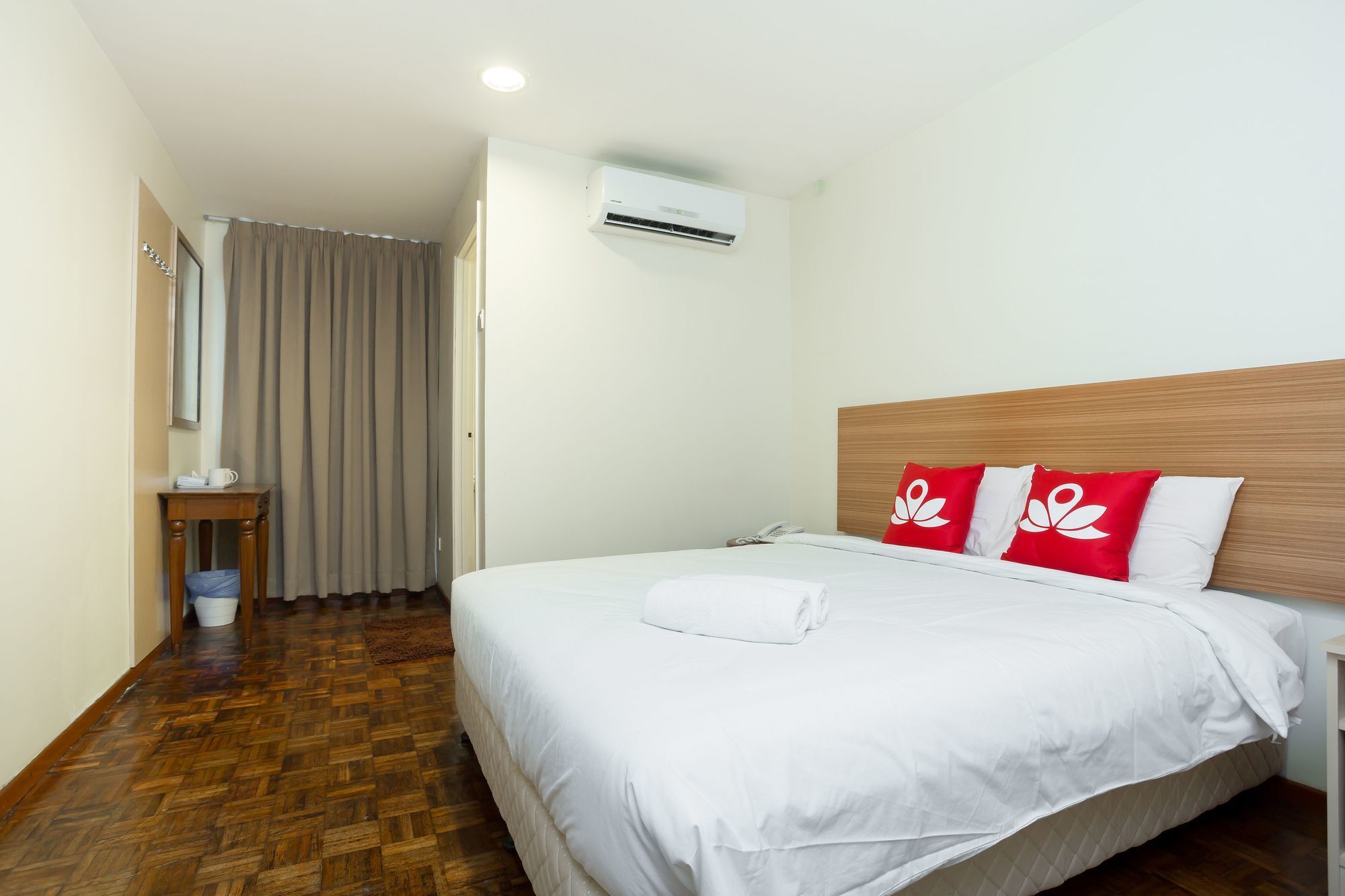 Zen Rooms Basic Sentul Куала-Лумпур Экстерьер фото